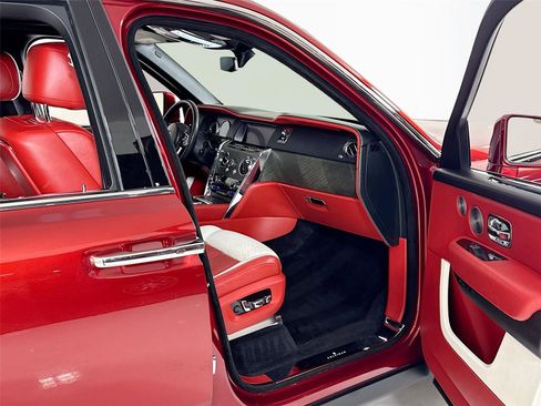 Used 2019 Rolls-Royce Cullinan AWD/4WD image 37