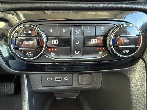 Used 2020 Buick Encore GX Select image 19