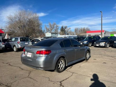 Used 2010 Subaru Legacy 2.5i image 6