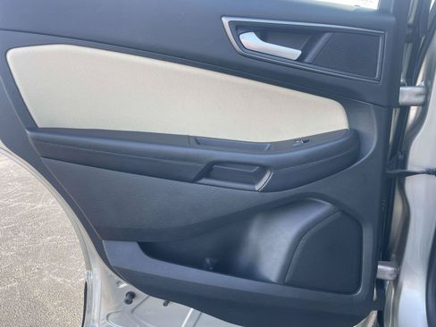 Used 2018 Ford Edge SE w/ Cargo Accessory Package AWD/4WD image 12