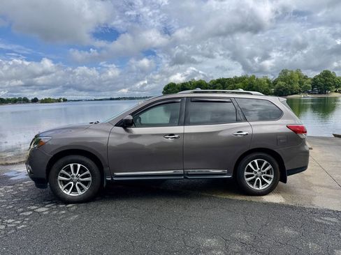 Used 2014 Nissan Pathfinder SL FWD image 4