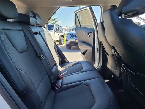 Used 2023 Kia Niro EX image 20
