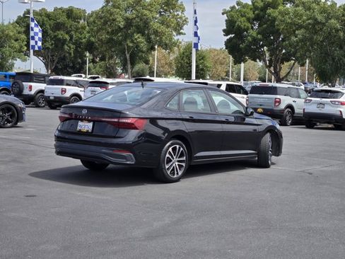 Used 2025 Volkswagen Jetta Sport FWD image 4
