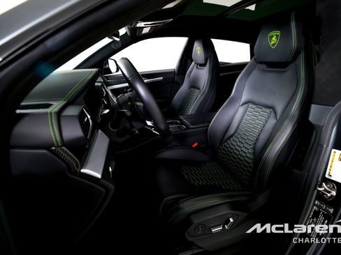 Used 2020 Lamborghini Urus image 11