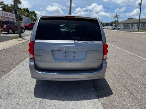 Used 2019 Dodge Grand Caravan SE w/ UConnect Hands-Free Group image 7