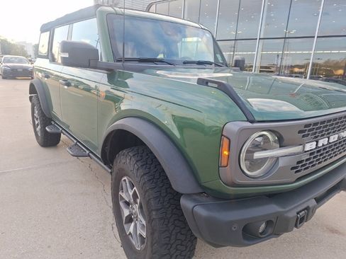 Used 2023 Ford Bronco Badlands image 2