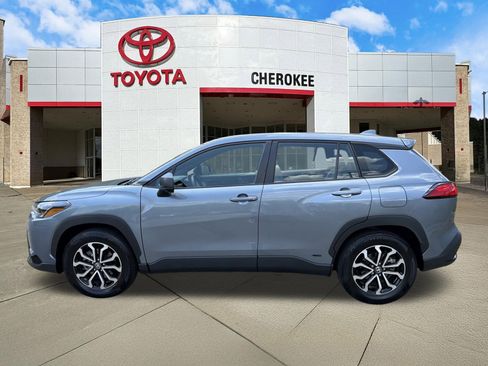 Used 2023 Toyota Corolla Cross S AWD/4WD image 8