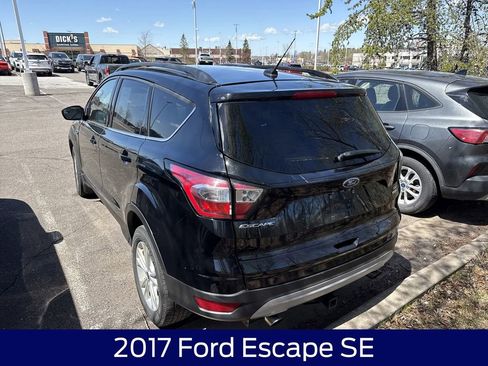 Used 2017 Ford Escape SE w/ SE Cold Weather Package AWD/4WD image 4