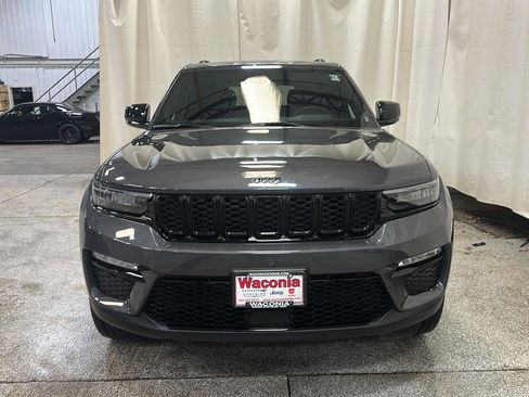 Used 2025 Jeep Grand Cherokee Limited w/ Black Appearance Package AWD/4WD image 8