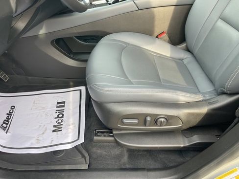 Used 2023 Buick Enclave Essence w/ Sport Touring Edition image 12