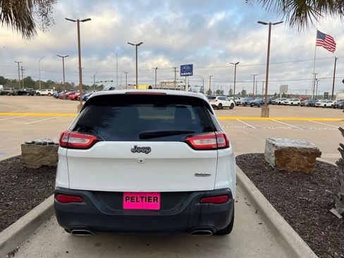Used 2018 Jeep Cherokee Latitude Plus image 14