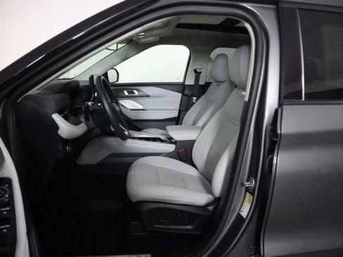 Certified 2025 Ford Explorer Platinum w/ Ultimate Package AWD/4WD image 32