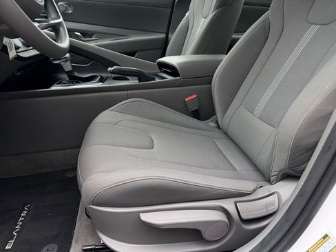 Certified 2025 Hyundai Elantra SE w/ Cargo Package image 12