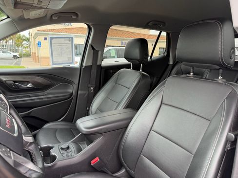 Used 2024 GMC Terrain SLT FWD image 9