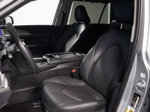 Used 2024 Toyota Grand Highlander XLE image 26