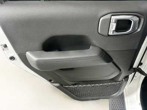 Used 2022 Jeep Wrangler Unlimited Sahara w/ Cold Weather Group AWD/4WD image 25