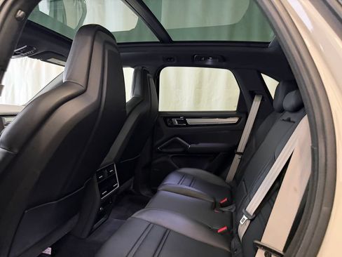Certified 2023 Porsche Cayenne Platinum Edition AWD/4WD image 21