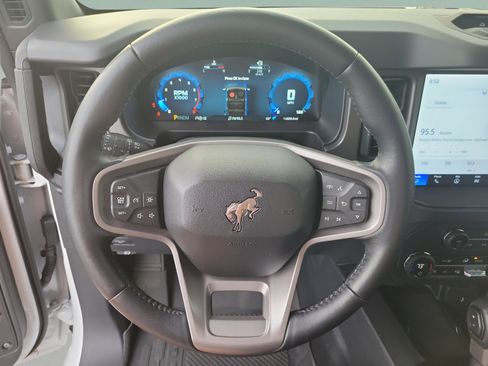 Used 2025 Ford Bronco Badlands AWD/4WD image 22