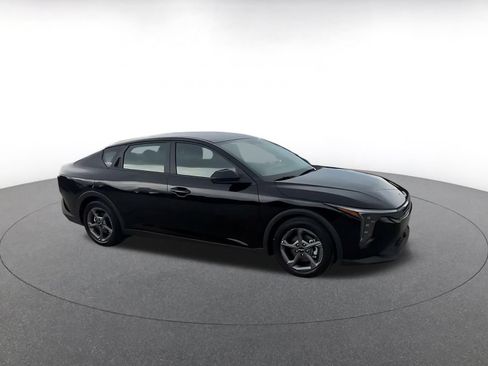 Used 2025 Kia K4 FWD image 2