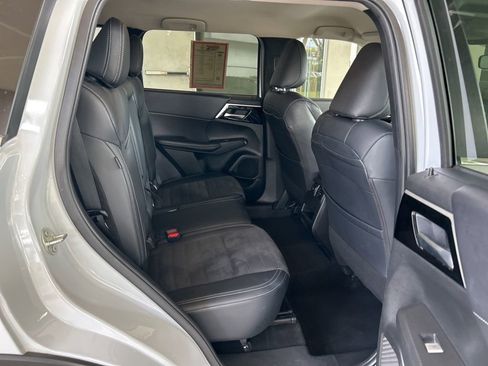 Used 2024 Mitsubishi Outlander SE AWD/4WD image 27