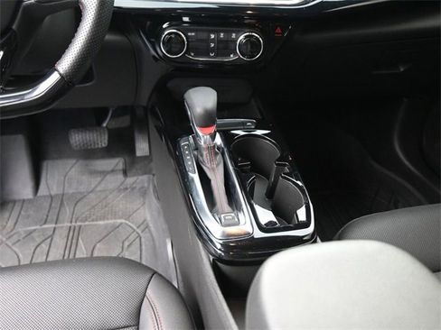 Used 2025 Chevrolet Trax RS w/ Sunroof Package image 20