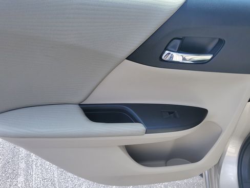 Used 2017 Honda Accord LX image 12