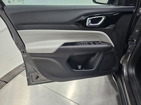 Used 2024 Jeep Compass Limited image 22