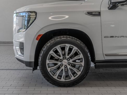 Used 2021 GMC Yukon Denali w/ Denali Premium Package AWD/4WD image 4