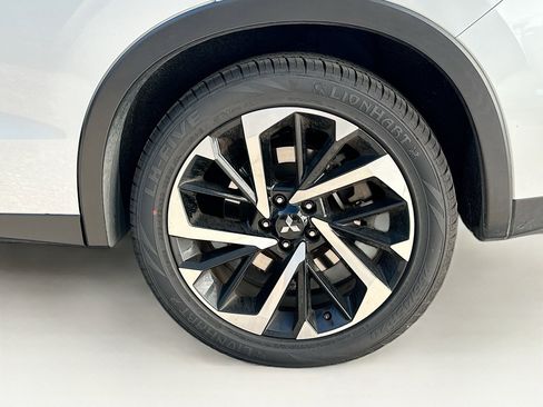 Used 2024 Mitsubishi Outlander SE image 11