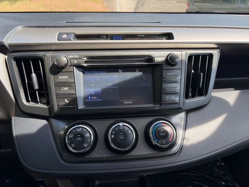 Used 2015 Toyota RAV4 LE AWD/4WD image 21