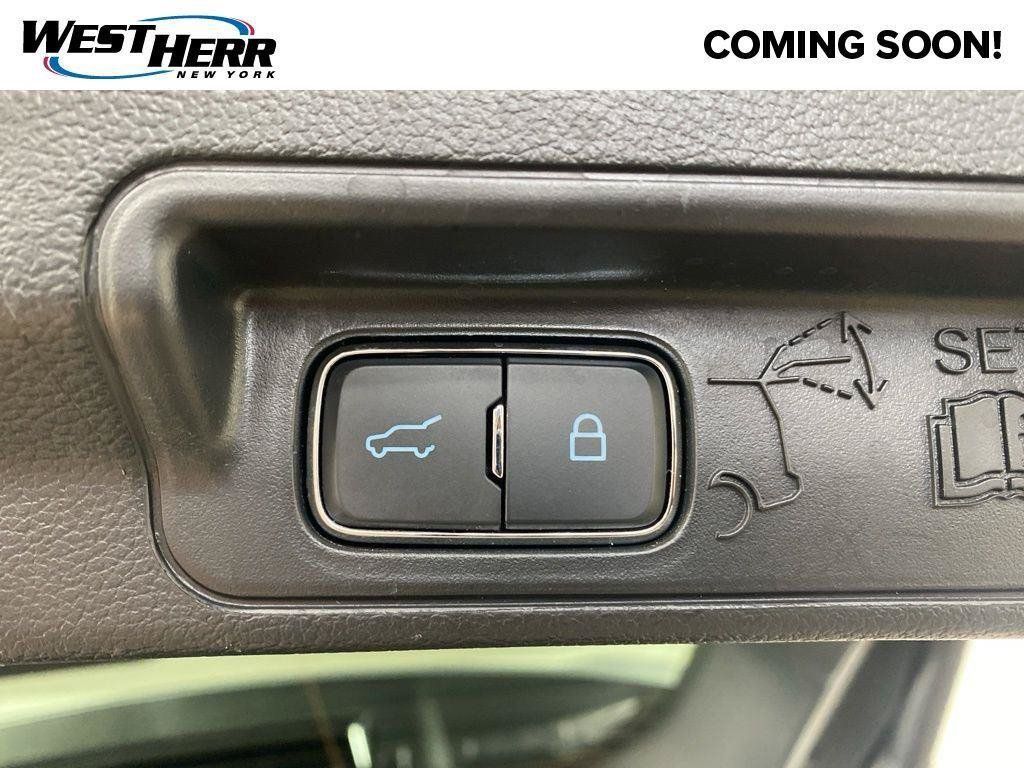 Used 2024 Ford Explorer XLT w/ Equipment Group 202A AWD/4WD image 23