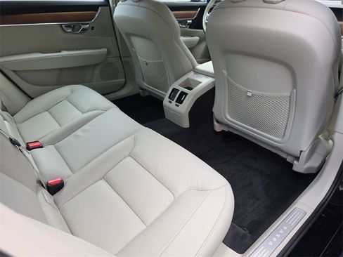 Used 2022 Volvo S90 B6 Momentum w/ Advanced Package image 13