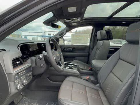 New 2026 Chevrolet Suburban High Country AWD/4WD image 19