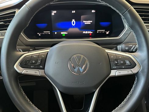 Used 2022 Volkswagen Tiguan SE FWD image 24