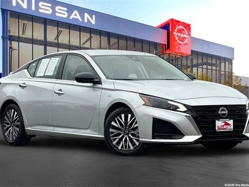 Certified 2024 Nissan Altima 2.5 SV image 1