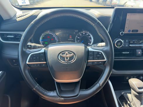 Used 2023 Toyota Highlander LE AWD/4WD image 24