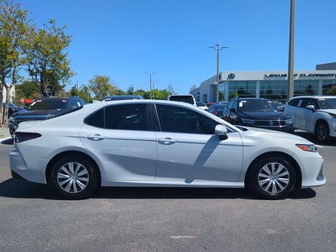 Used 2022 Toyota Camry LE w/ Audio Upgrade Package image 4