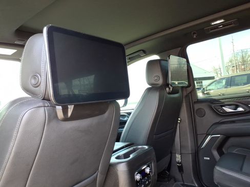 Used 2024 GMC Yukon XL Denali w/ Advanced Technology Package image 11