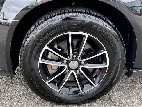 Used 2018 Dodge Grand Caravan GT image 28