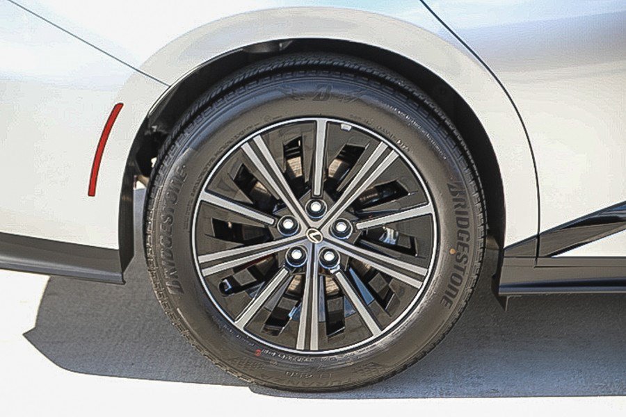 Used 2026 Lexus ES 350h w/ Convenience Package FWD image 11