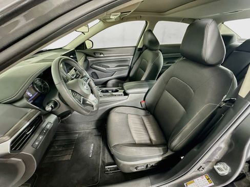 Used 2024 Nissan Altima 2.5 SV w/ SV Premium Package FWD image 13