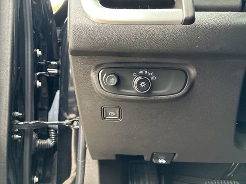 Used 2024 GMC Terrain SLE w/ Driver Convenience Package image 13