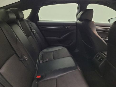 Used 2018 Honda Accord Sport image 19