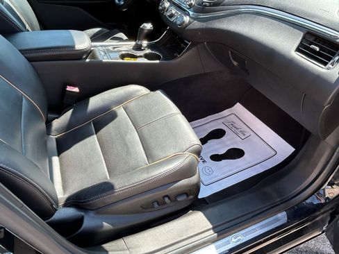 Used 2019 Chevrolet Impala Premier FWD image 12