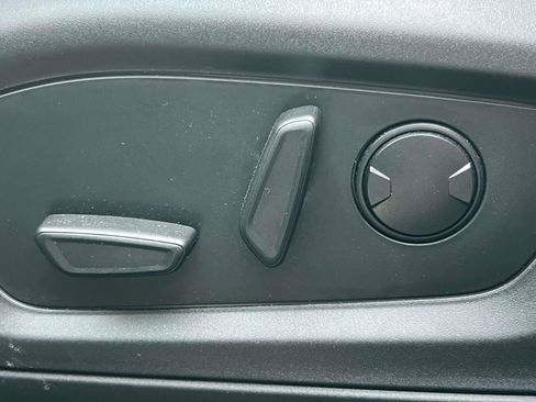 Used 2022 Ford Explorer XLT w/ Equipment Group 202A image 25