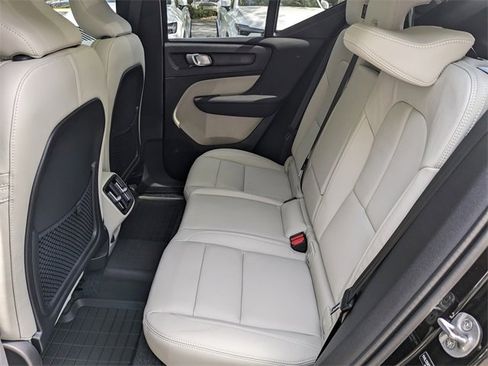 New 2025 Volvo XC40 B5 Ultra image 15