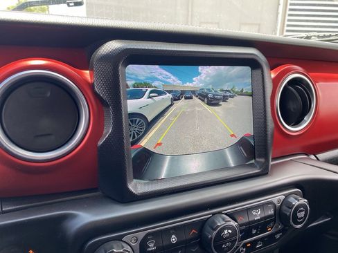 Used 2021 Jeep Gladiator Rubicon w/ Uconnect 4C Nav & Sound Group AWD/4WD image 5