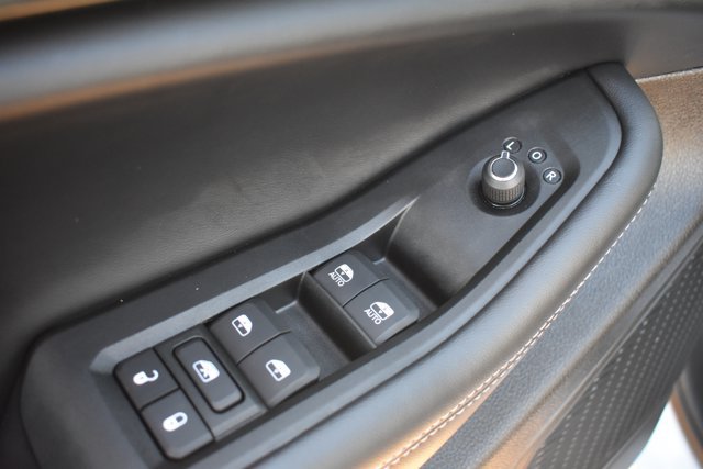 Used 2025 Jeep Grand Cherokee Laredo RWD image 13