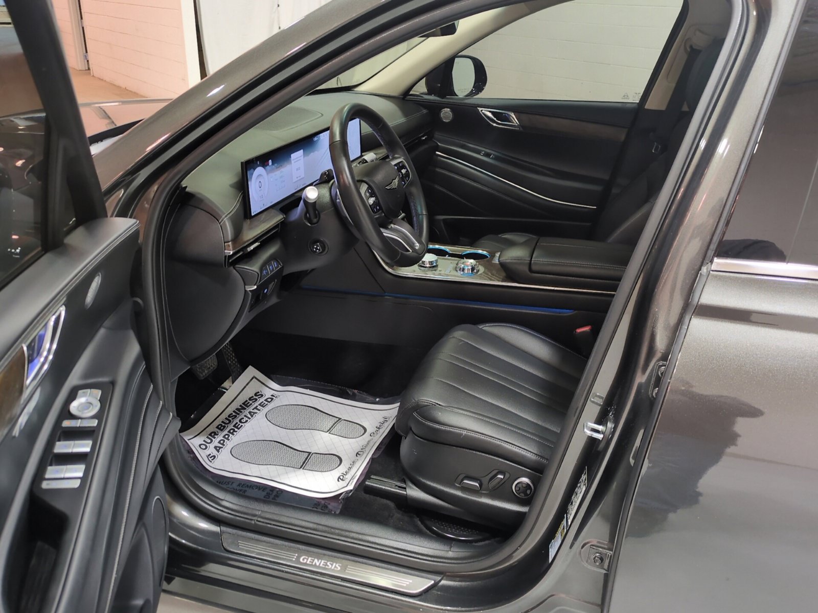 Certified 2025 Genesis GV80 2.5T Select AWD/4WD image 16
