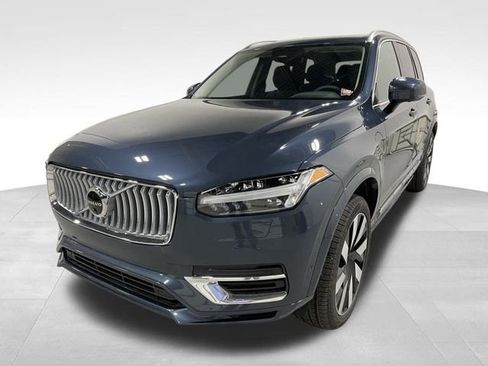 Used 2025 Volvo XC90 T8 Plus image 4